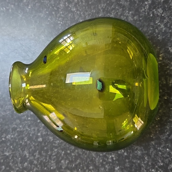 Sharon Fujimoto Handblown Sign Art Green Glass Flakes Bud Vase Vintage Japanese - Picture 2 of 13